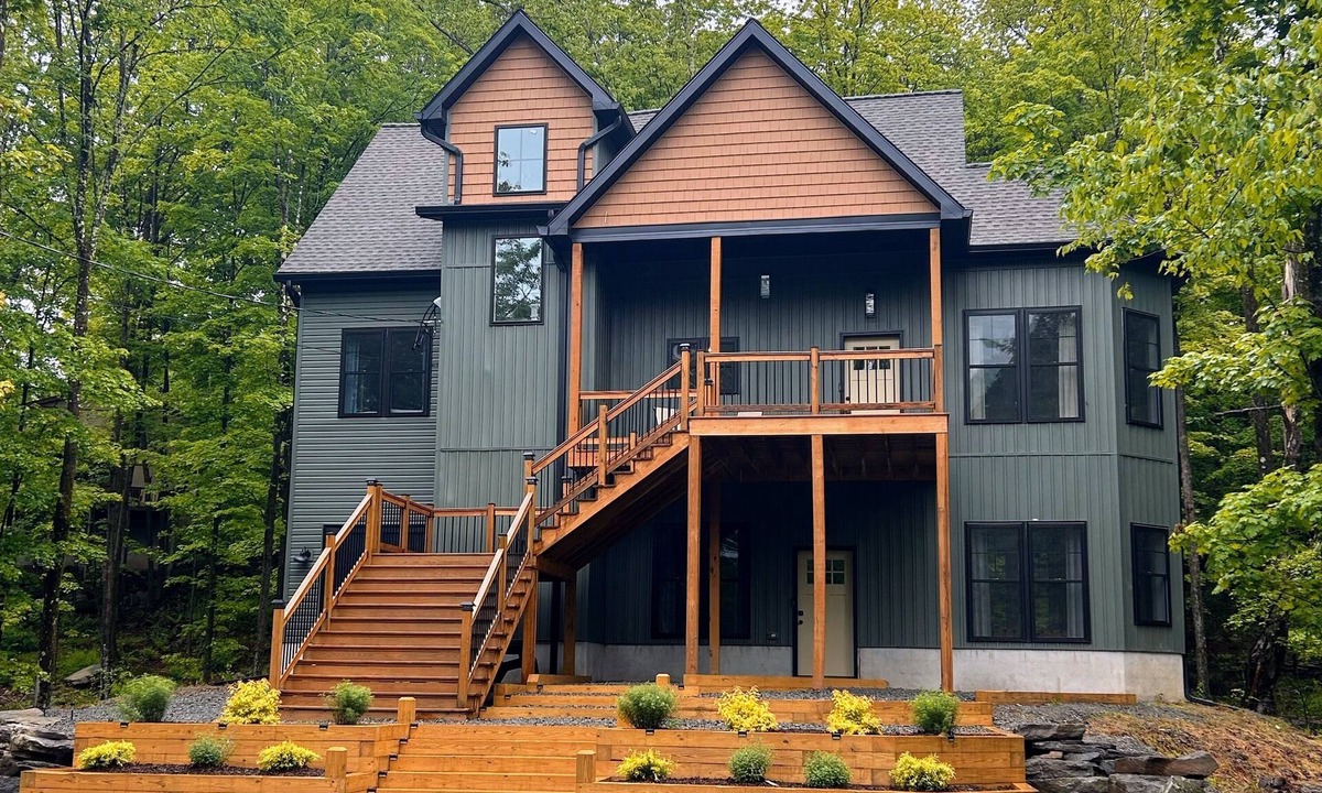 Hamlin House | Unwind in Nature: Grab your Hideout vacation dates for a memorable vacation!