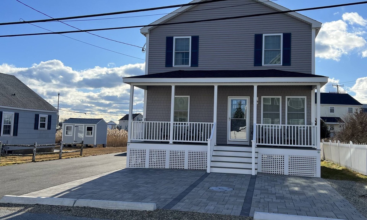 Hampton House | Unwind Oceanside Private single family home
