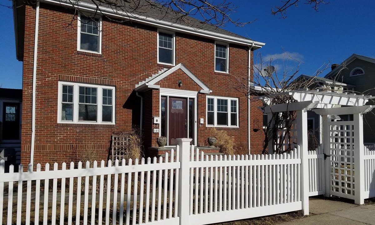 Gloucester Apartment | Updated 1 br steps to downtown, 3 beaches, Stacey Blvd, + Stage Fort Park