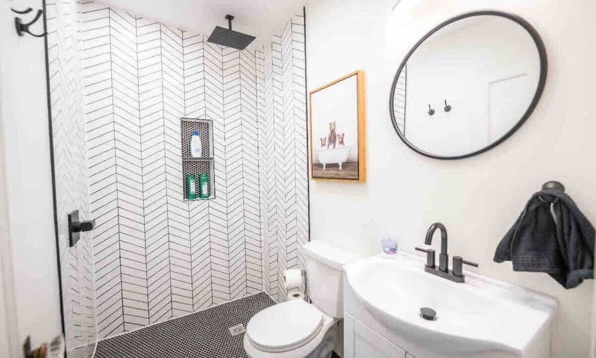 Rochester Apartment | Upper Monroe cozy Perfect for long stays