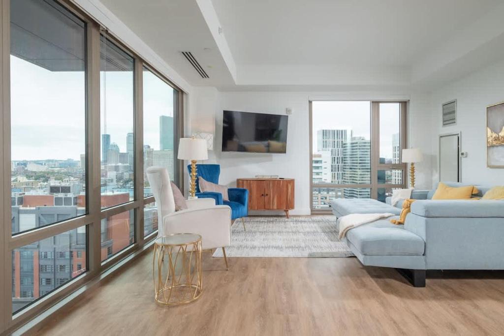 Downtown Boston Apartment | Upscale 4BR Penthouse with Gym & Parking near MGH & TUFTS