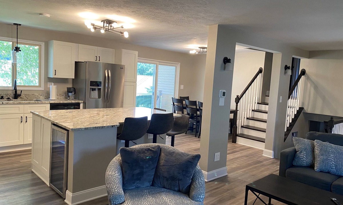 Morgantown House | Upscale house with deck, yard - walk to Stadium and 10 minutes to Downtown!