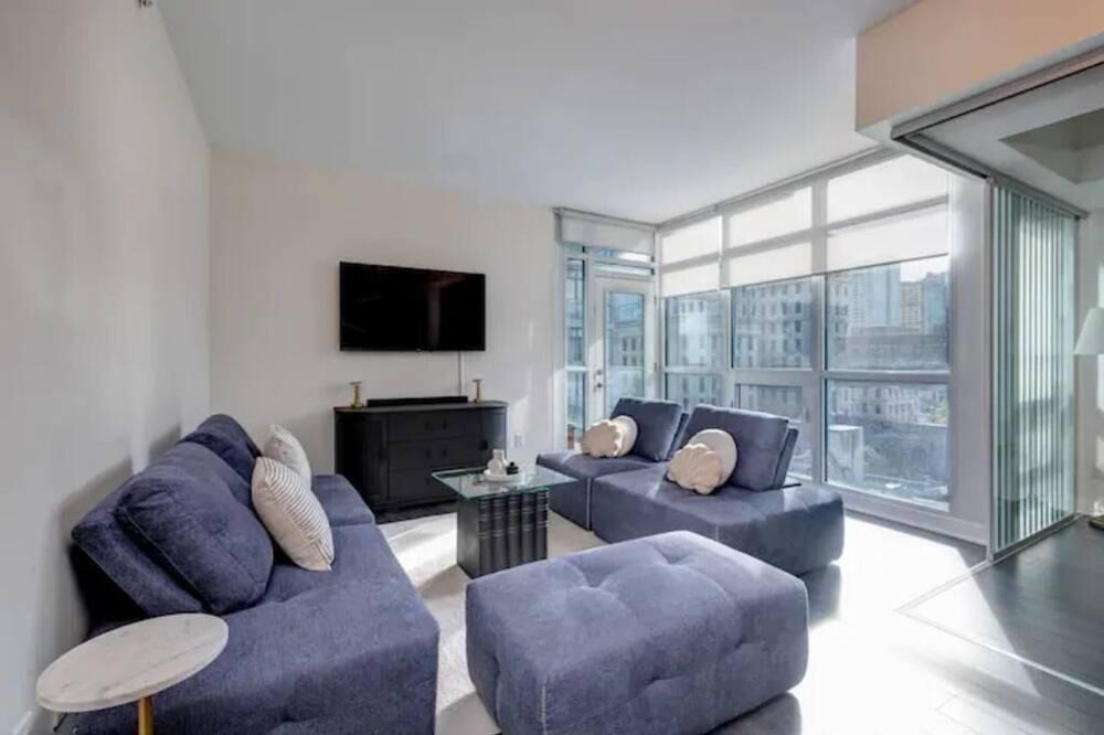 Financial District House | Upscale staycation in heart of Toronto with Spark Residence!