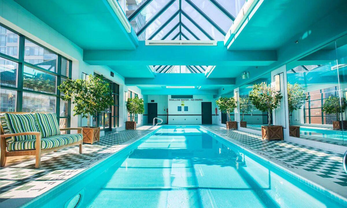 Bloor-Yorkville Hotel | Urban Sophistication: Spacious Rooms, Close to Arts Scene and Attractions