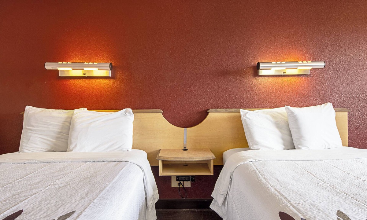 Milford Hotel | Simple, Clean Room Perfect for Budget-Friendly Milford Stays