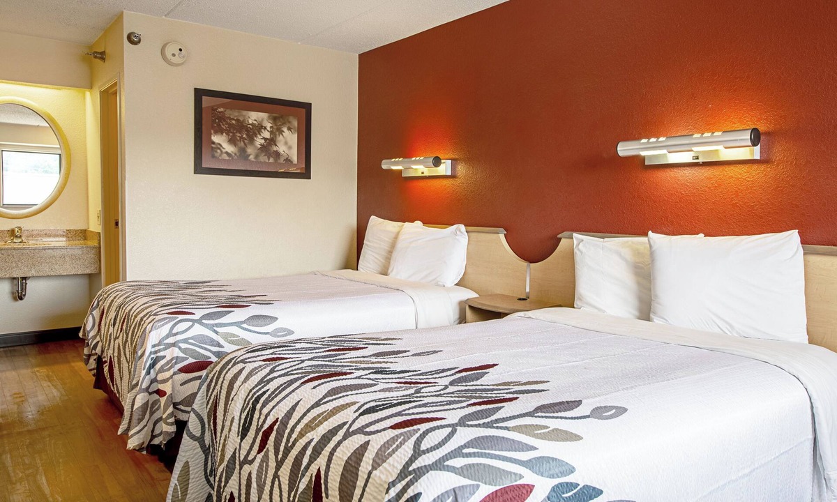 Milford Hotel | Pet-Friendly Room Near Beaches – First Pet Stays Free!