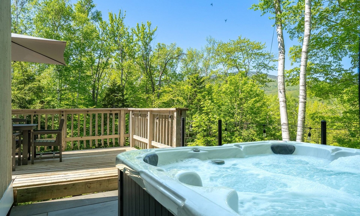 Forest Farms House | Vermont Charm: A/C, Hot Tub, Epic Stratton Mountain Views