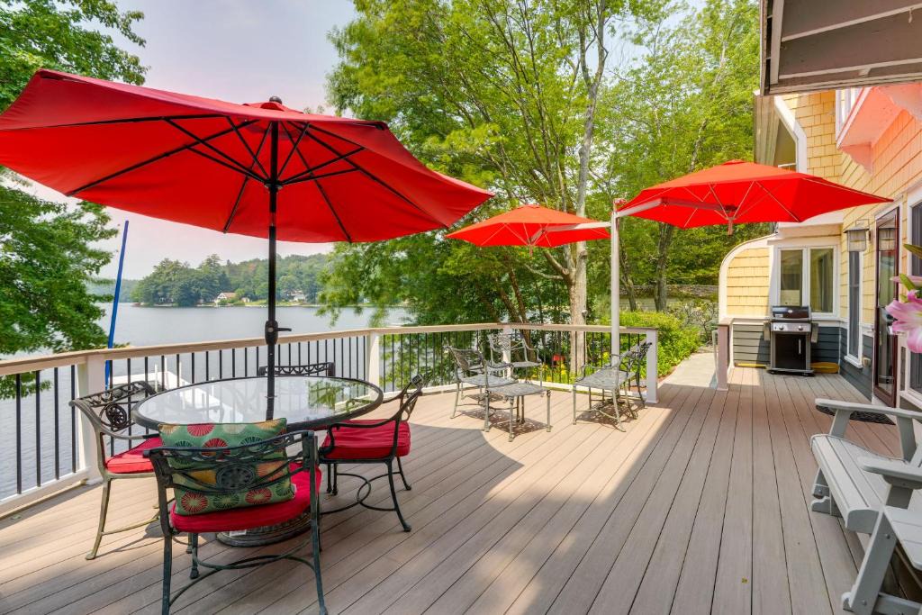Sterling House | Vibrant Sterling Lakefront Lodge w/Kayaks