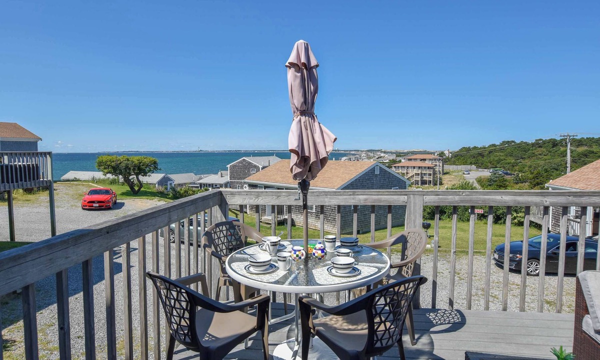 North Truro House | Views of Bay Access to Private Beach!