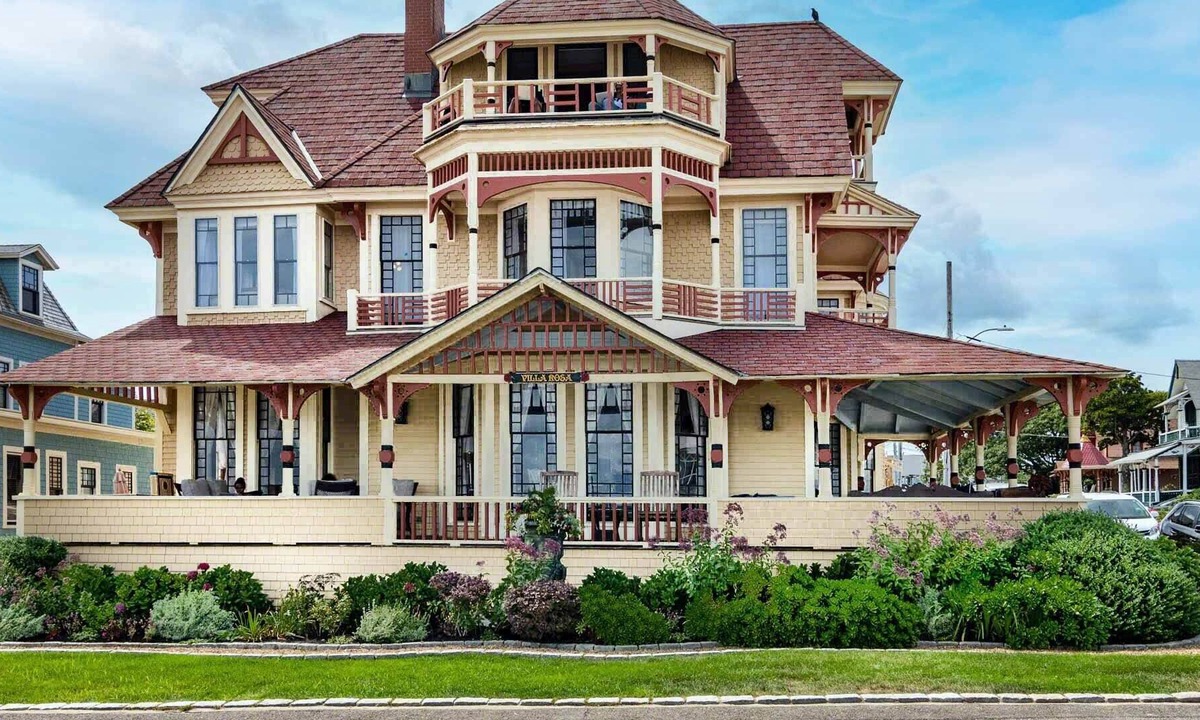 Oak Bluffs Villa | Villa Rosa: Grand Seaside Victorian With Sweeping Water Views