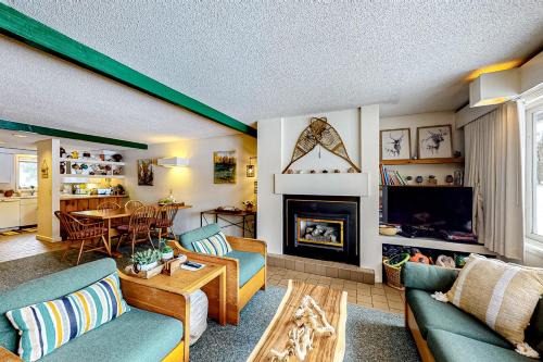 Stowe Area Apartment | Village Green Unit 8F