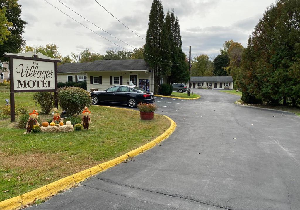 Williamstown Hotel | Villager Motel
