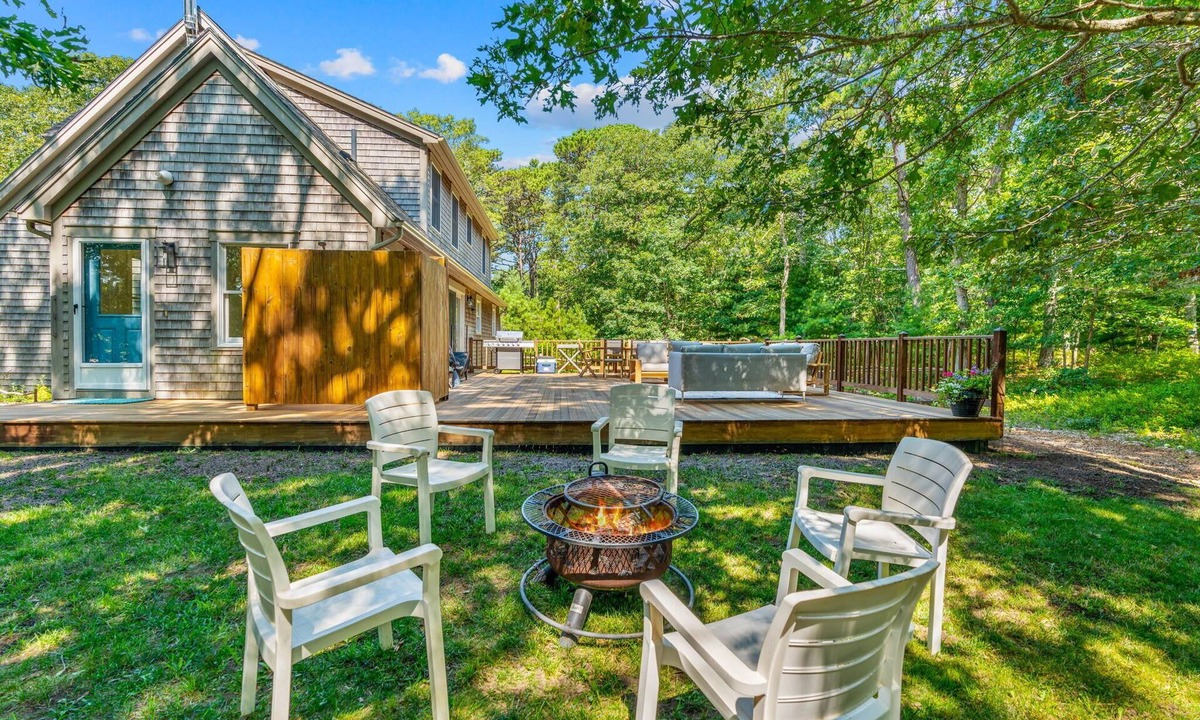 Tisbury House | Vineyard Haven Family Beach, Fire Pit & Garden View