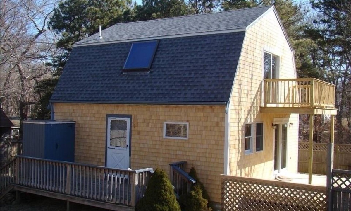 Tisbury House | Vineyard Haven Guest House - Sleeps 4, A/C, Walk to Town