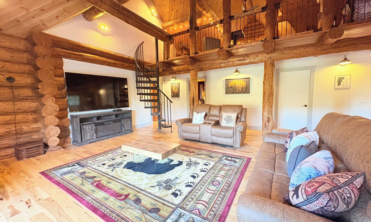 Proctor Cabin | VT Lodge Cabin w Mountain Views near Killington