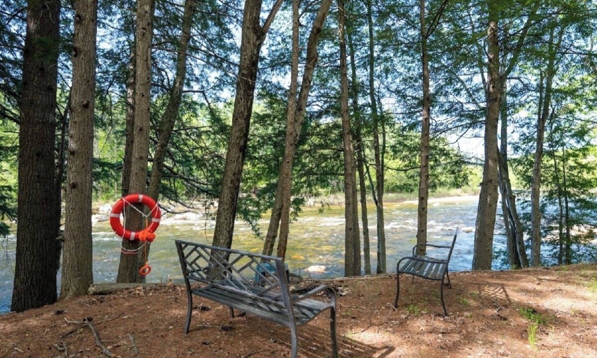 North Conway House | Wake up on the Saco River 2-Bedroom house private Saco access