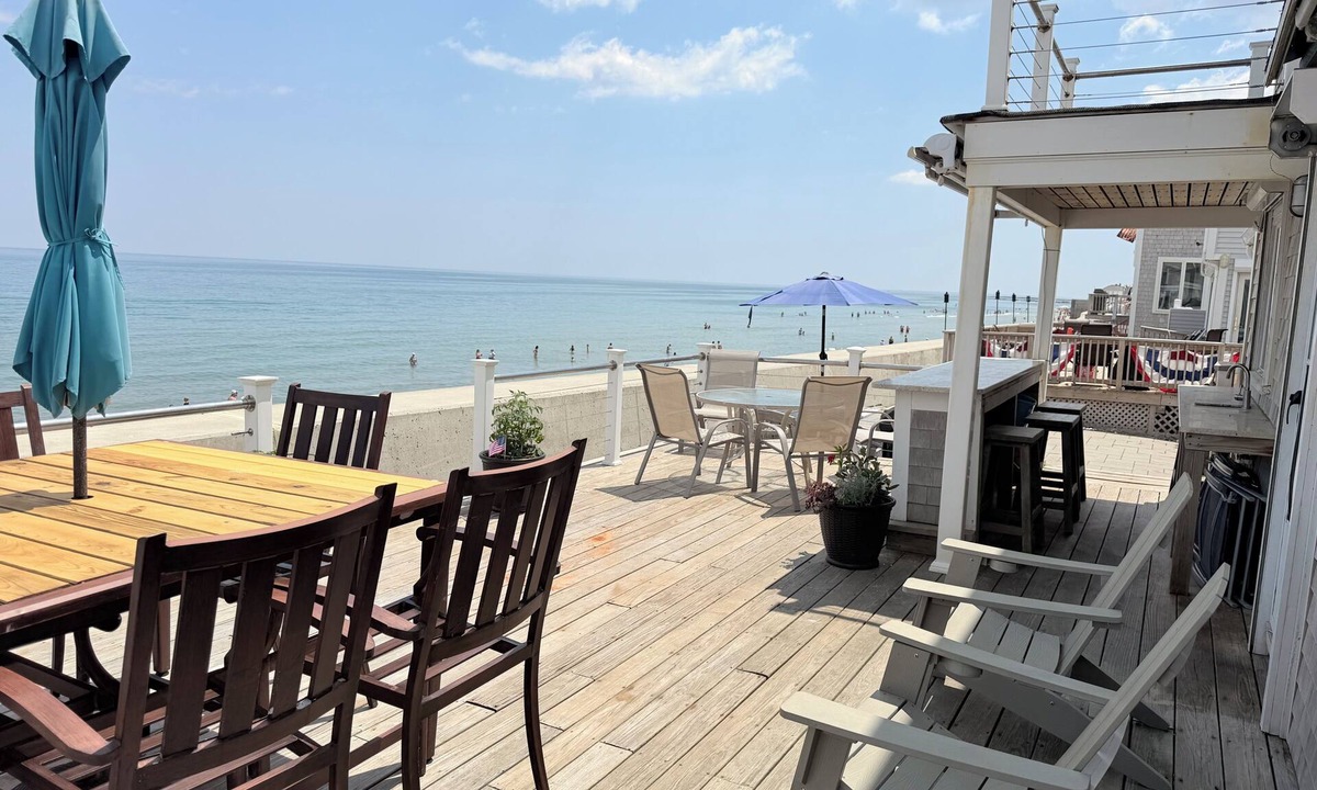 Ocean Bluff-Brant Rock House | Wake up to spectacular sunrises and the sound of waves at this great beach house