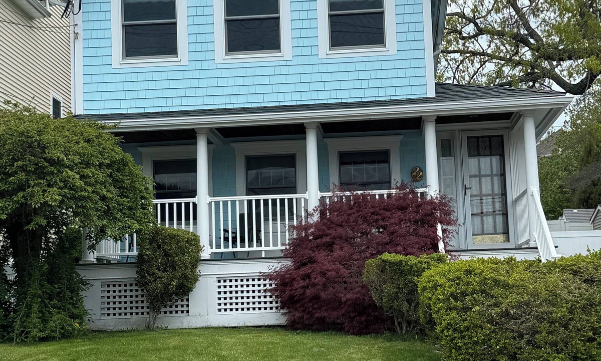 Milford House | Wake Up To Water Views in Morningside, Milford, CT.! Fenced In Back Yard!