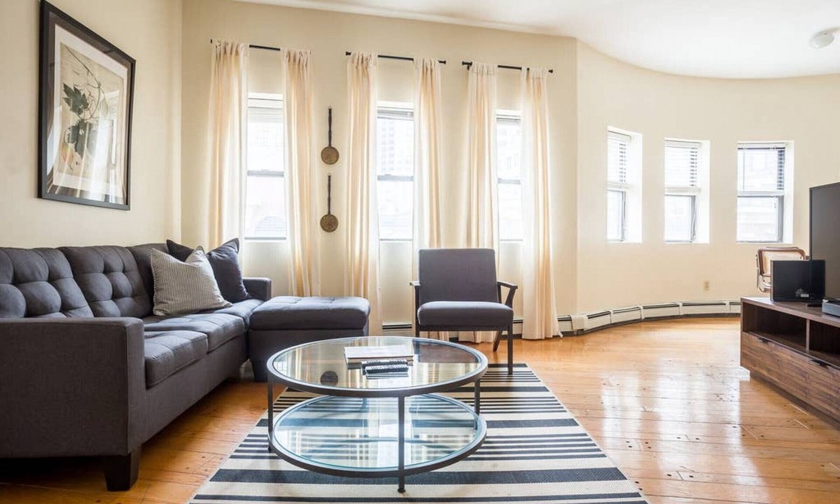 Downtown Boston Apartment | Walk everywhere - Seaport, North End, Beacon Hill. Steps from MBTA public transit. Keyless Entry!