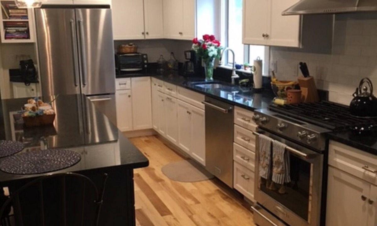 East Falmouth House | Walk to beach & close to Falmouth Village & restaurants, near Green Pond Harbor.
