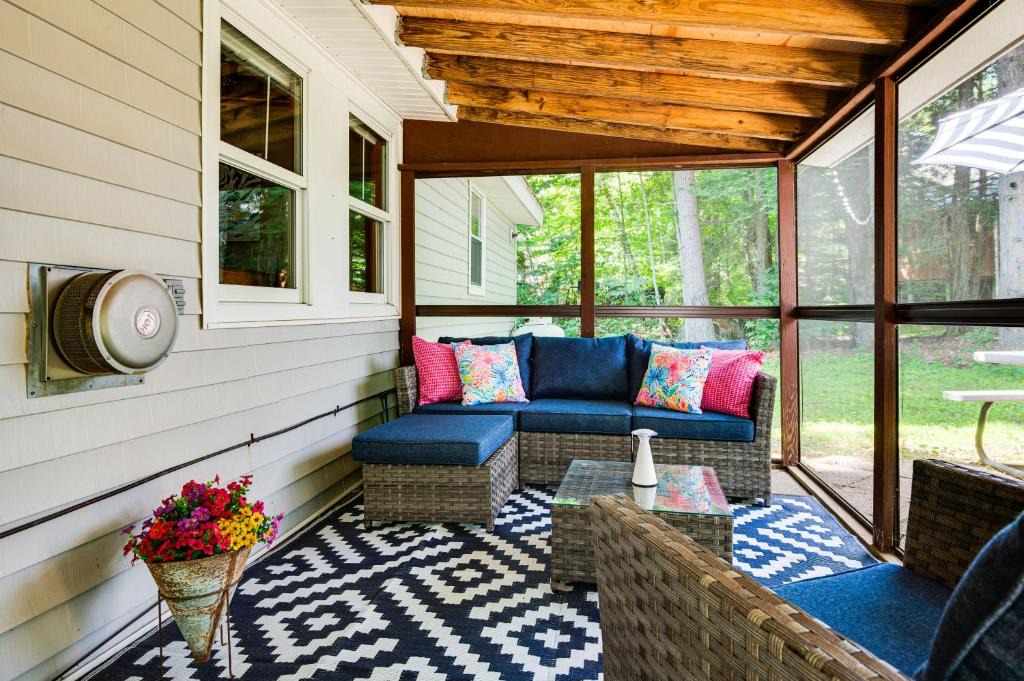 Moultonborough House | Walk to Beach! Family Lake Winnipesaukee Home