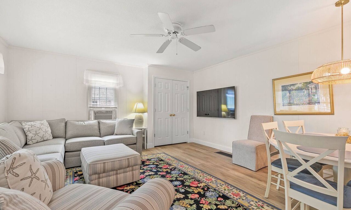 Hyannis Apartment | Walk To Beaches, Main Street, and Harbor. 3BR Cottage. Quiet Area. Captain Gosnold Village 17