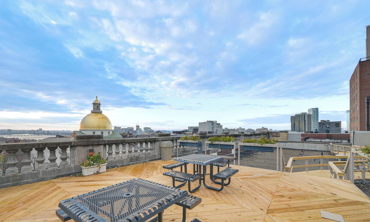 Beacon Hill Apartment | Walk to Boston Common: Bright Apt w/ Rooftop Deck