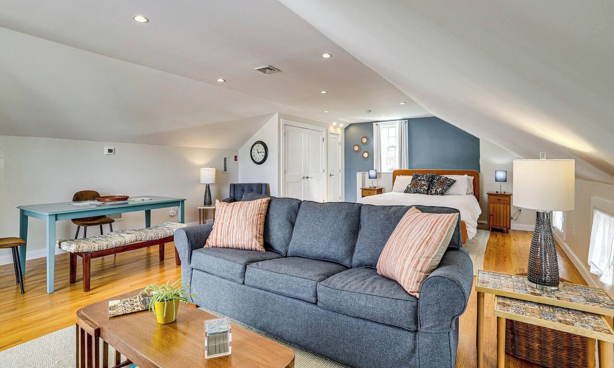 Madison Center Apartment | Walk to Coast! Convenient Cottage in Dtwn Madison