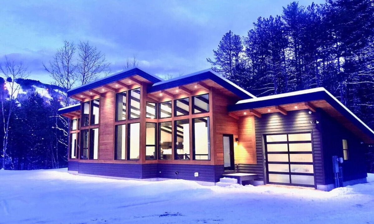 North Conway House | Walk to Cranmore | 5BR Family Villa | Game Room + Fire Pit | Sleeps 13