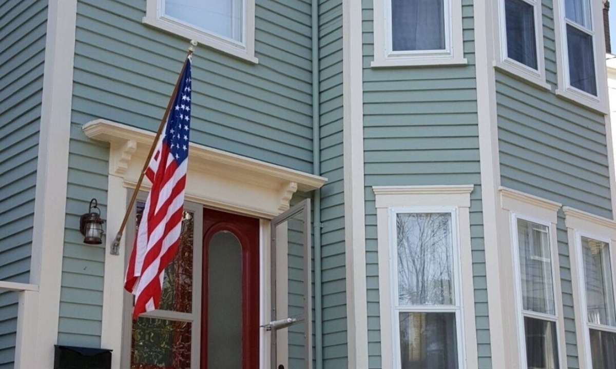 Historic Hill House | Walk to everything! Vacation convenience at its best.