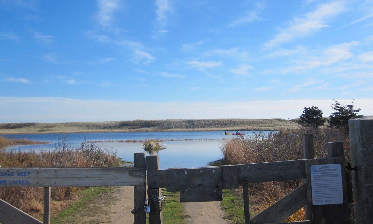 Chilmark House | Walk to private beach from beautiful Abels Hill house