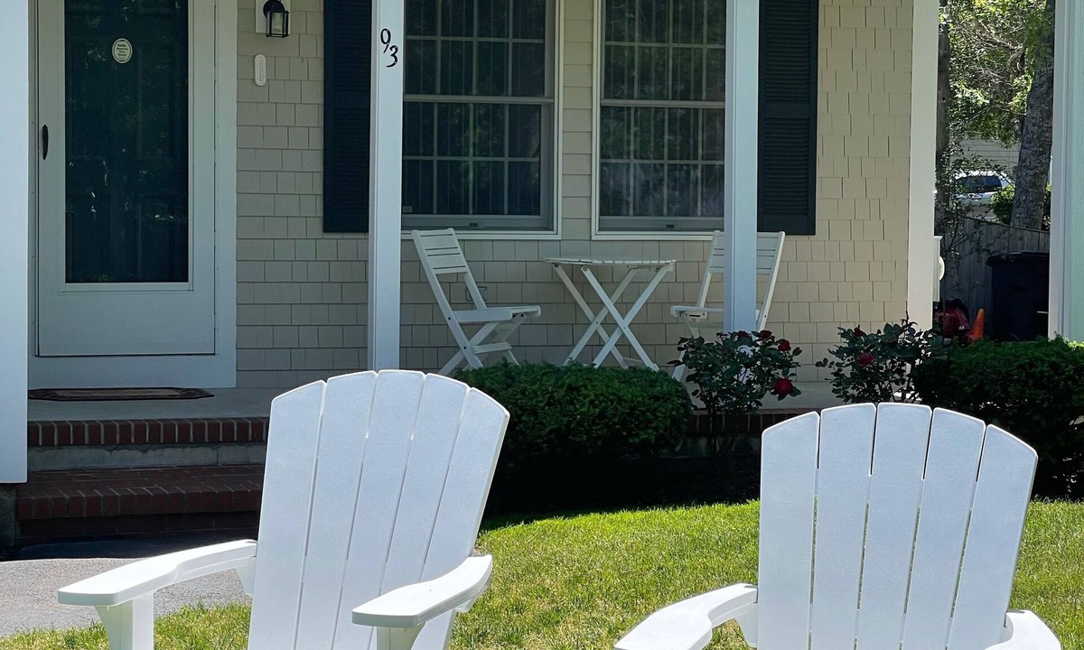 West Hyannisport House | WALK TO THE BEACH LUXURY VACATION CENTRAL AIR, KG BEDS, IDEAL FOR LONG STAYS.