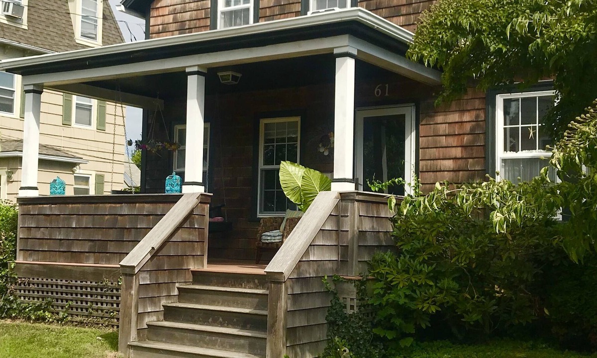 Narragansett Pier House | Walk to the beach and relax on the front porch swing