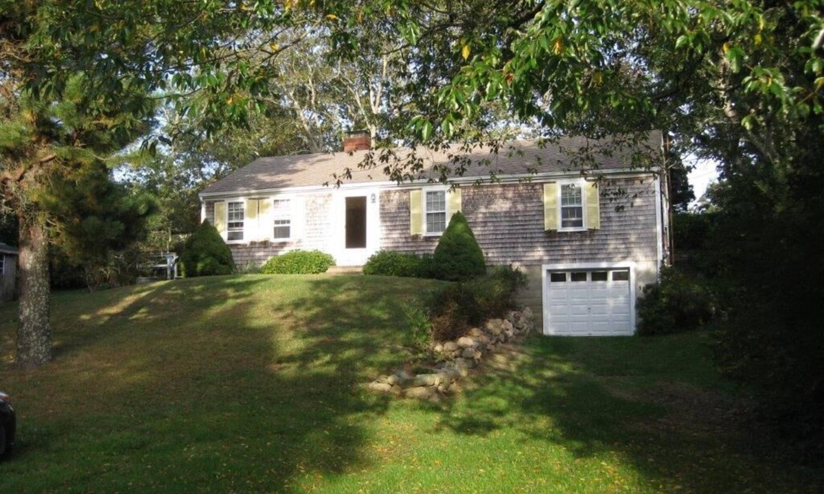 East Dennis House | Walk to the Beach - Four Bedroom