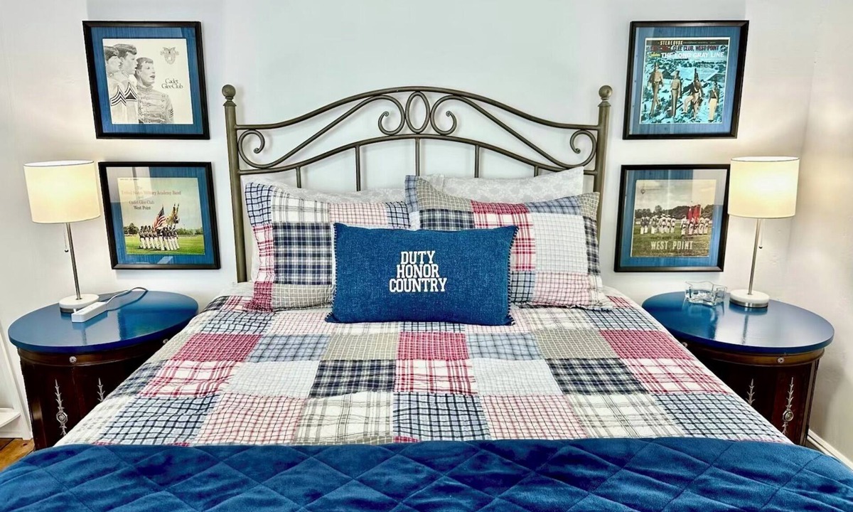Highland Falls House | Walk to West Point 3 Bedroom- 1 King and 2 Queen 2 Bathroom
