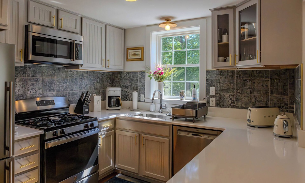 Tisbury House | Walk your way into Vineyard Haven from Walker Way!