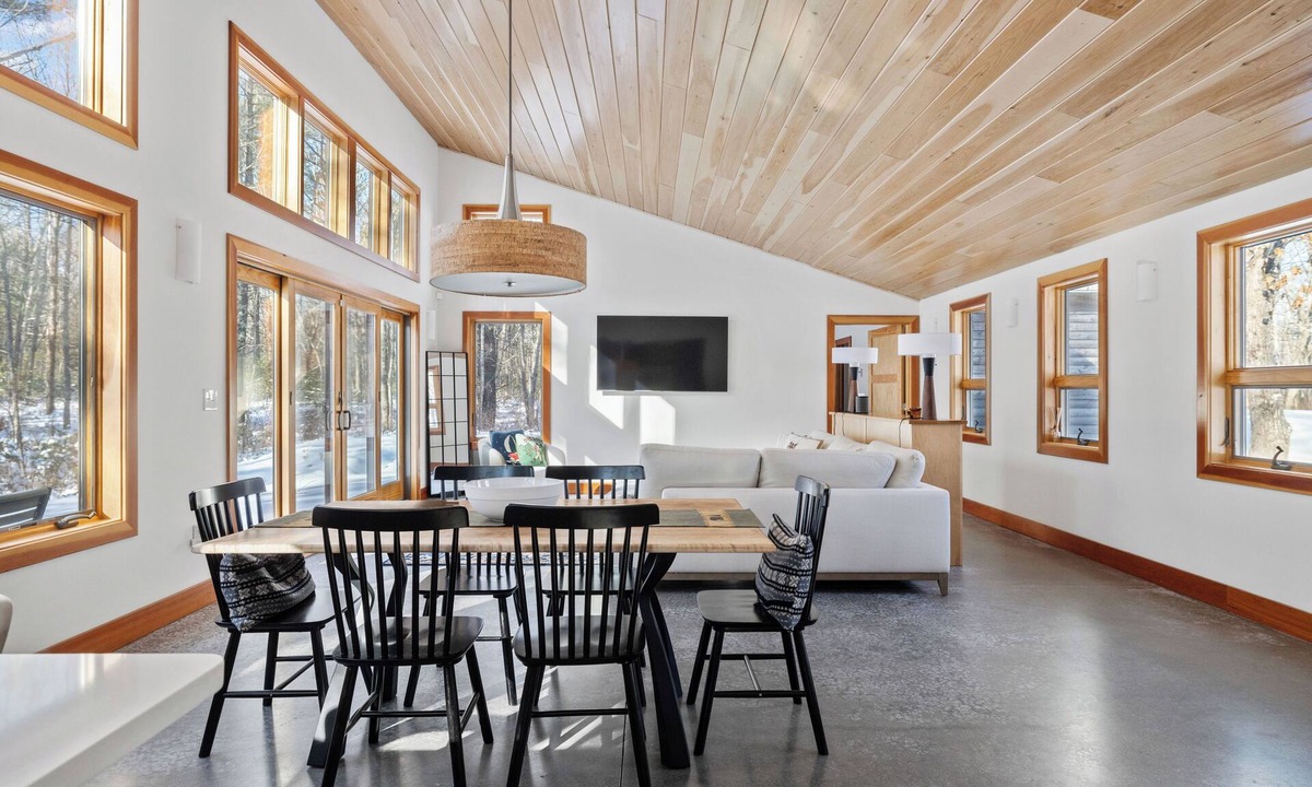 Cape Porpoise House | Warm and Contemporary Cape Porpoise Retreat