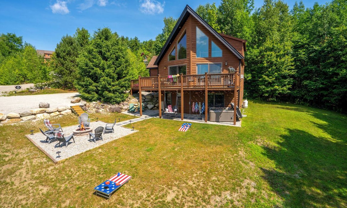 Bethel Ski Chalet | Warming Fireplace, Gorgeous Views, HotTub, slps 12