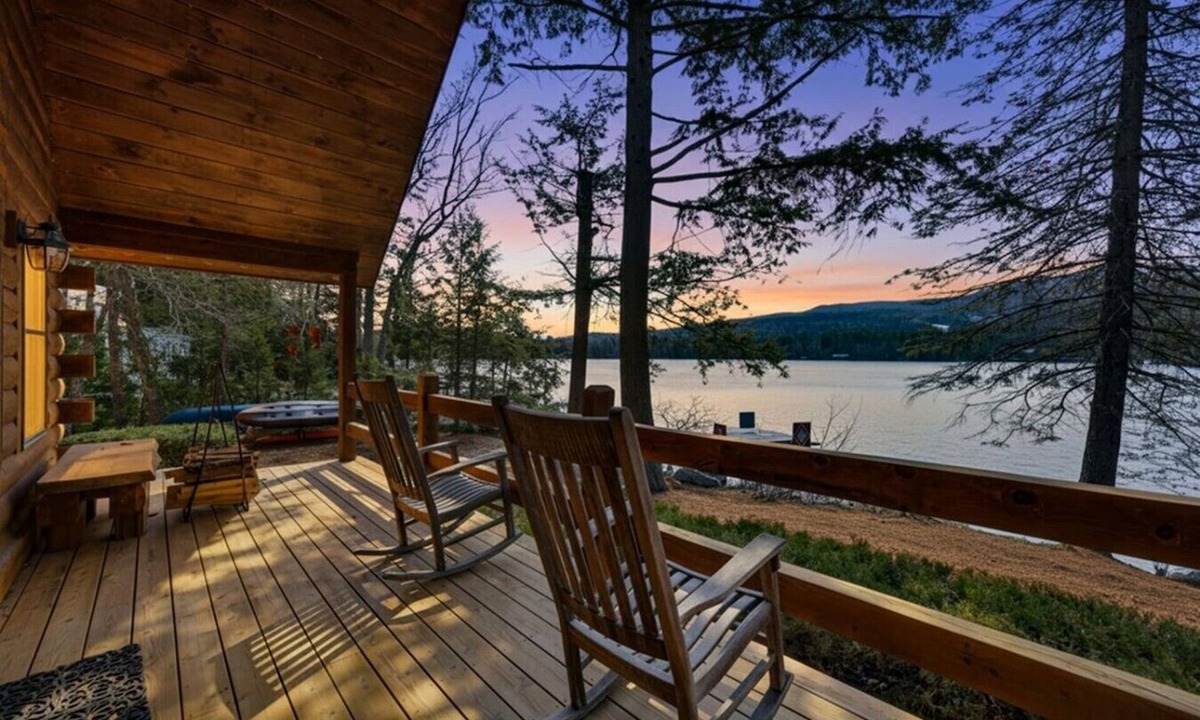 Mount Sunapee Cabin | Water’s Edge | Private Dock, Hot Tub & Kayaks