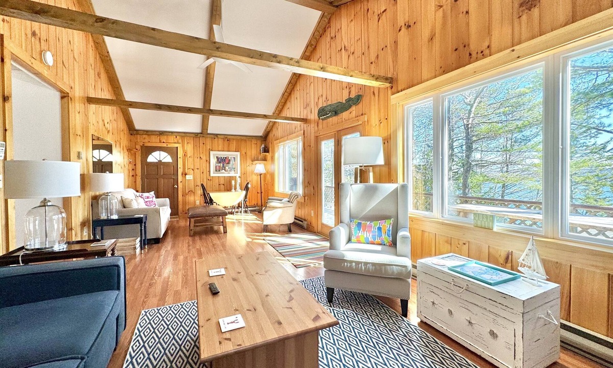 Bayville Cabin | Water View, Lake Beach, Kayaks & En-suite Baths