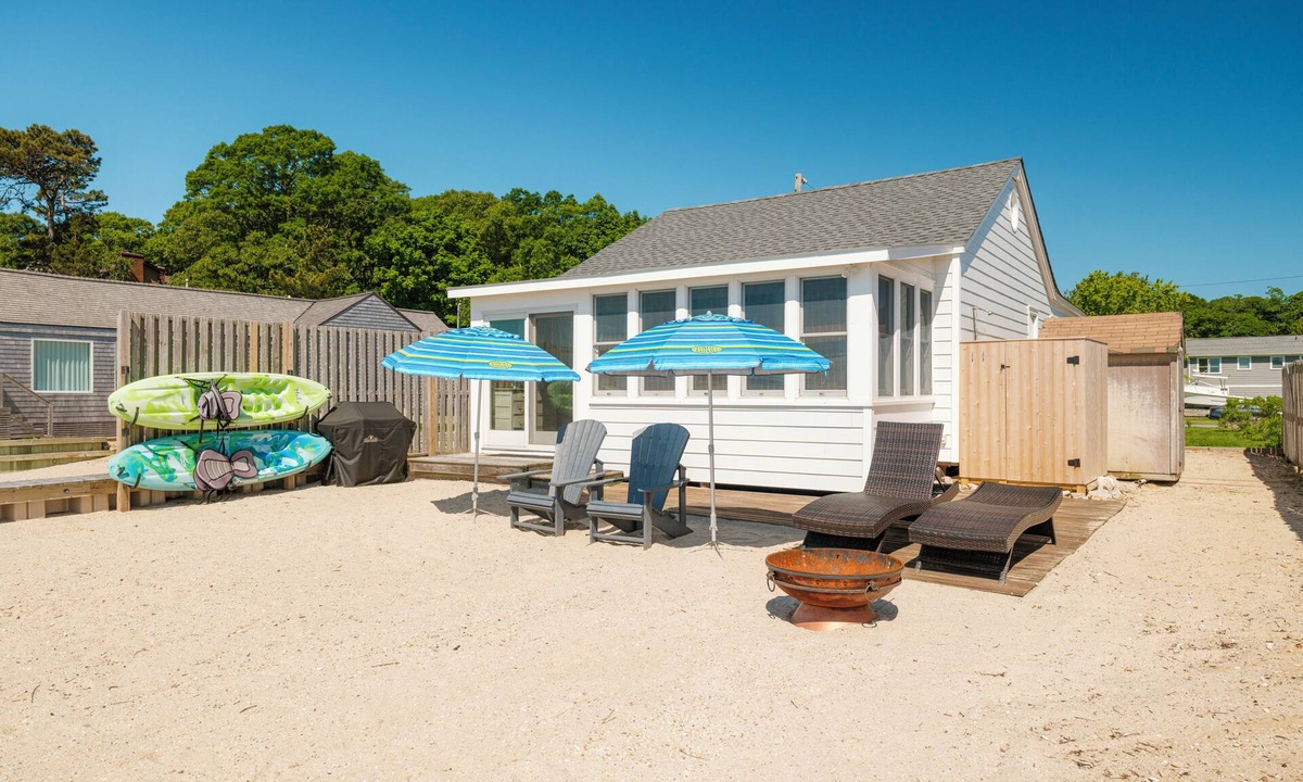 East Marion House | Waterfront 3BR Bungalow with Private Beach Overlooking Peconic Bay