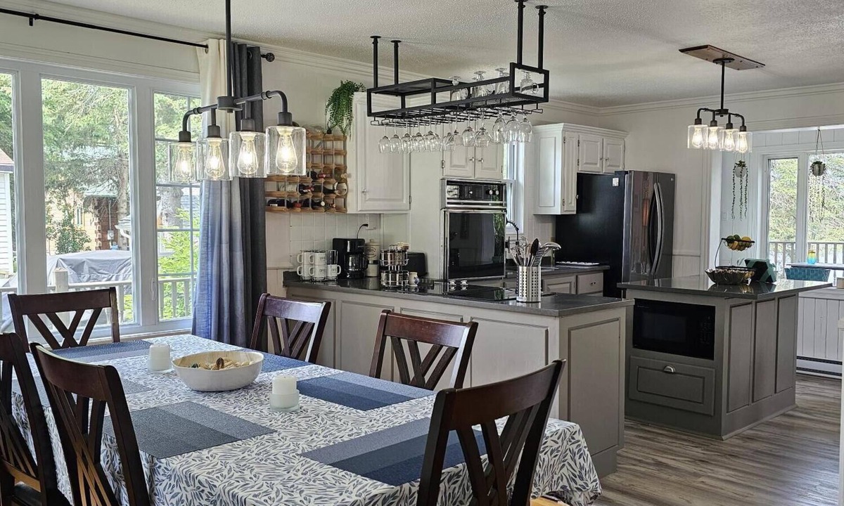 Saint-Andre-Avellin Ski Chalet | Waterfront