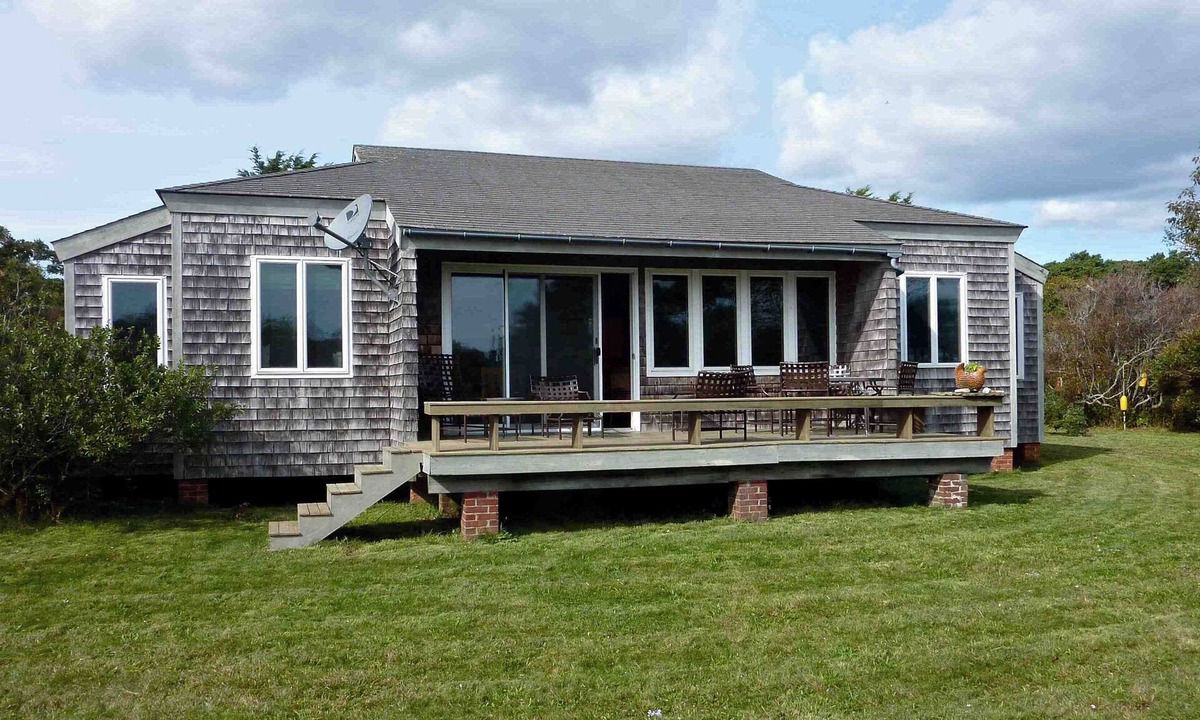 Chilmark Cottage | Waterfront cottage a short boat ride to the ocean beach