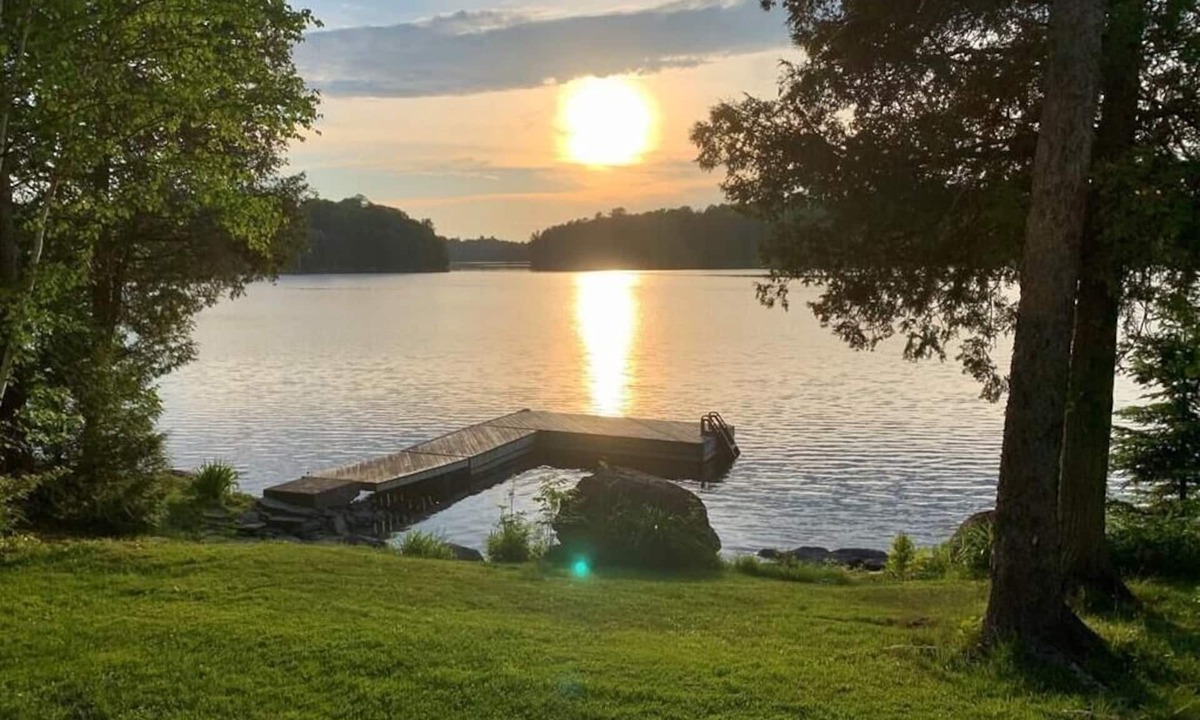 Whitestone Cottage | Waterfront Cottage on Shawanaga Lake | Sunset | Starlink | Sand Beach + Dock