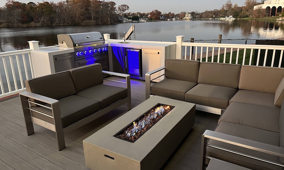Oakdale House | Waterfront home, deck, bbq, fire pit, boats, hot tub, and more!