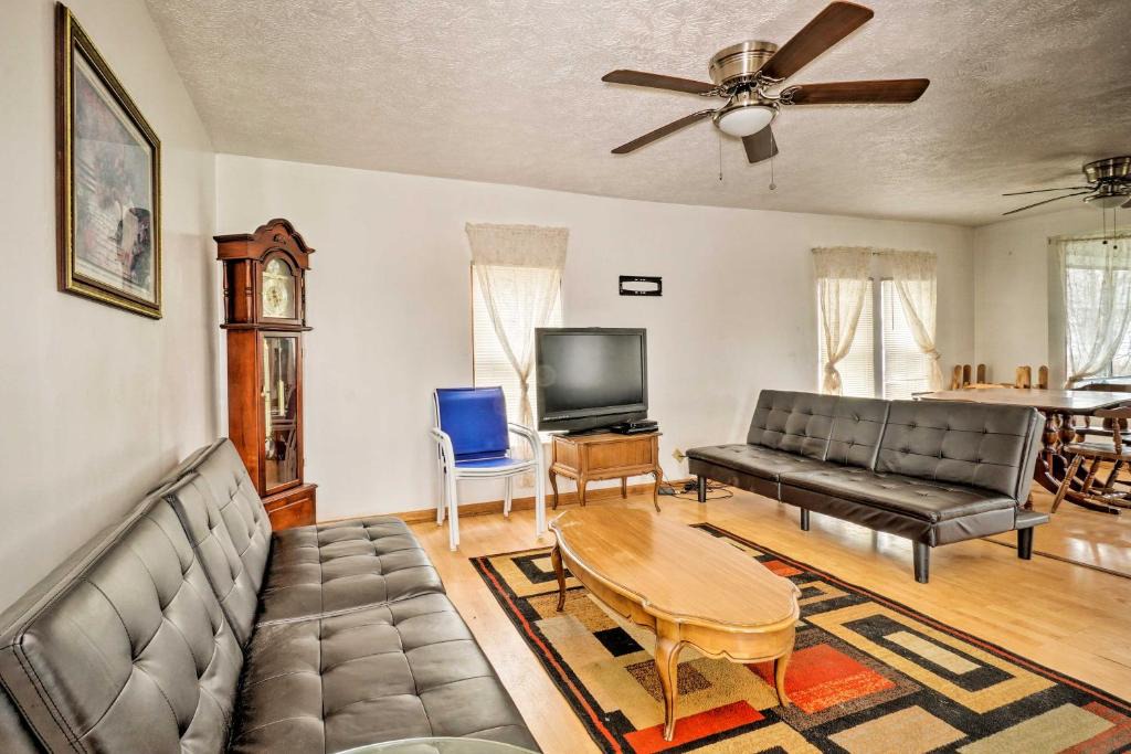 Geneva-on-the-Lake House | Waterfront Lake Erie Vacation Rental on the Strip!