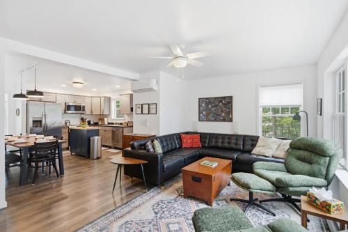 Gilmanton House | Waterfront - Manning Lake - Dock and Kayaks