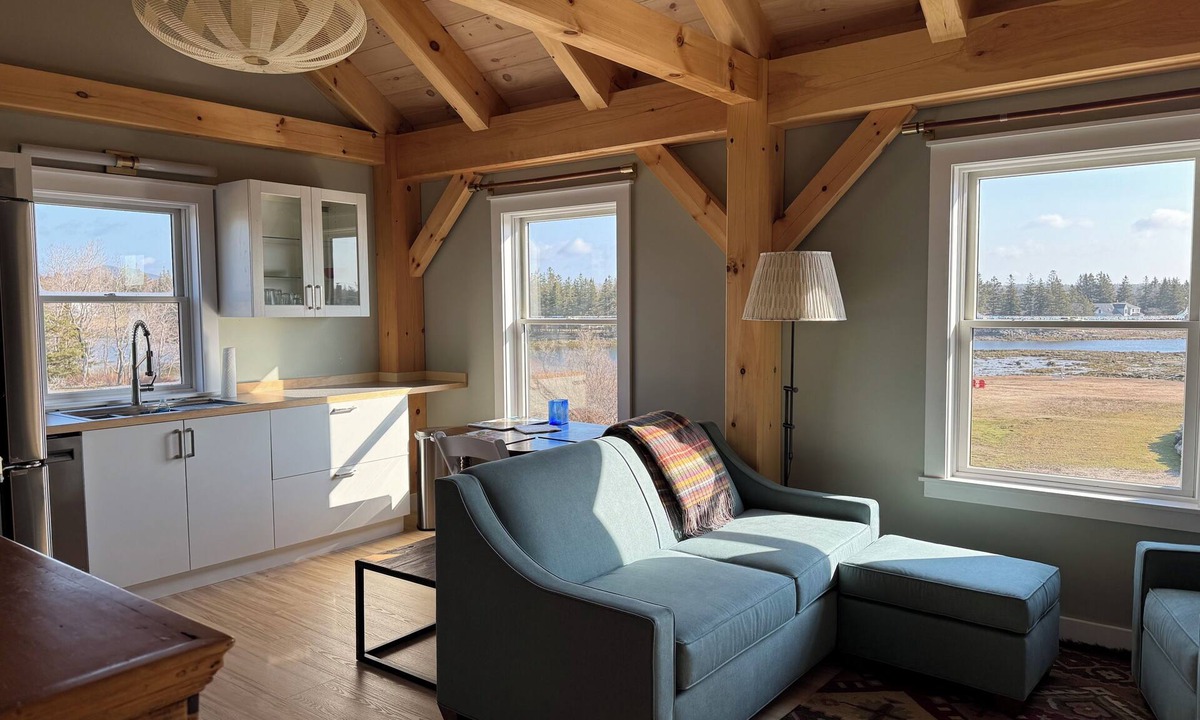 Bernard Apartment | Waterfront new post &beam upstairs apartment at the end of a quiet lane. Views!