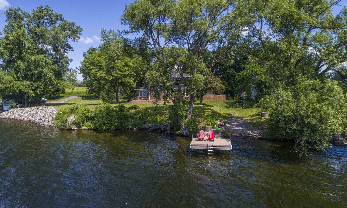 Adolphustown House | Waterfront Newly Renovated: The Glenora House - Jul/Aug - 1 wk minimum stay