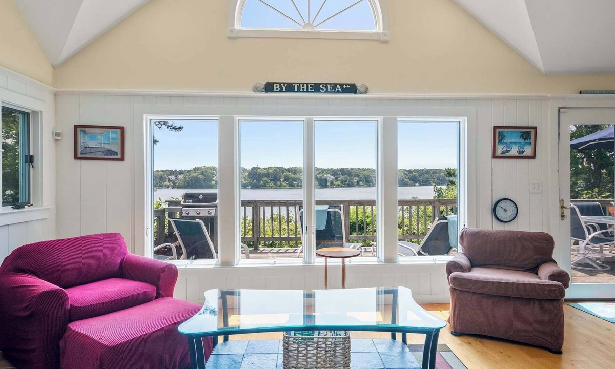 South Dennis House | Waterfront on Follins Pond!